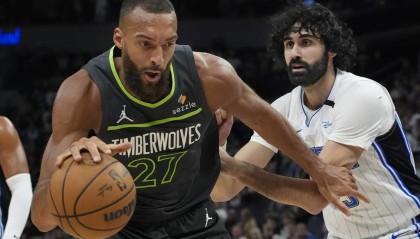 班凯罗43+11爱德华兹28+5 森林狼击败魔术取7连胜