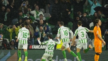 安切洛蒂困境加剧，皇马阵容疲软，西甲争冠难保