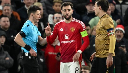 曼联vs皇社3点1红！西媒：主裁将被停哨，欧足联认为他有3次大错