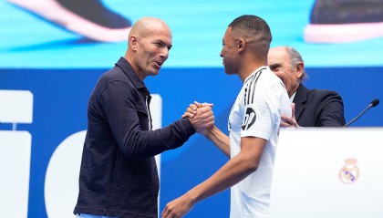 阿隆索宣布留任后，齐达内再次成为皇马主帅候选人！